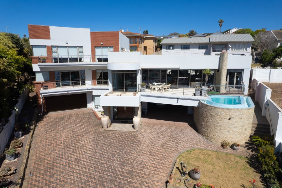 4 Bedroom Property for Sale in C Place Eastern Cape